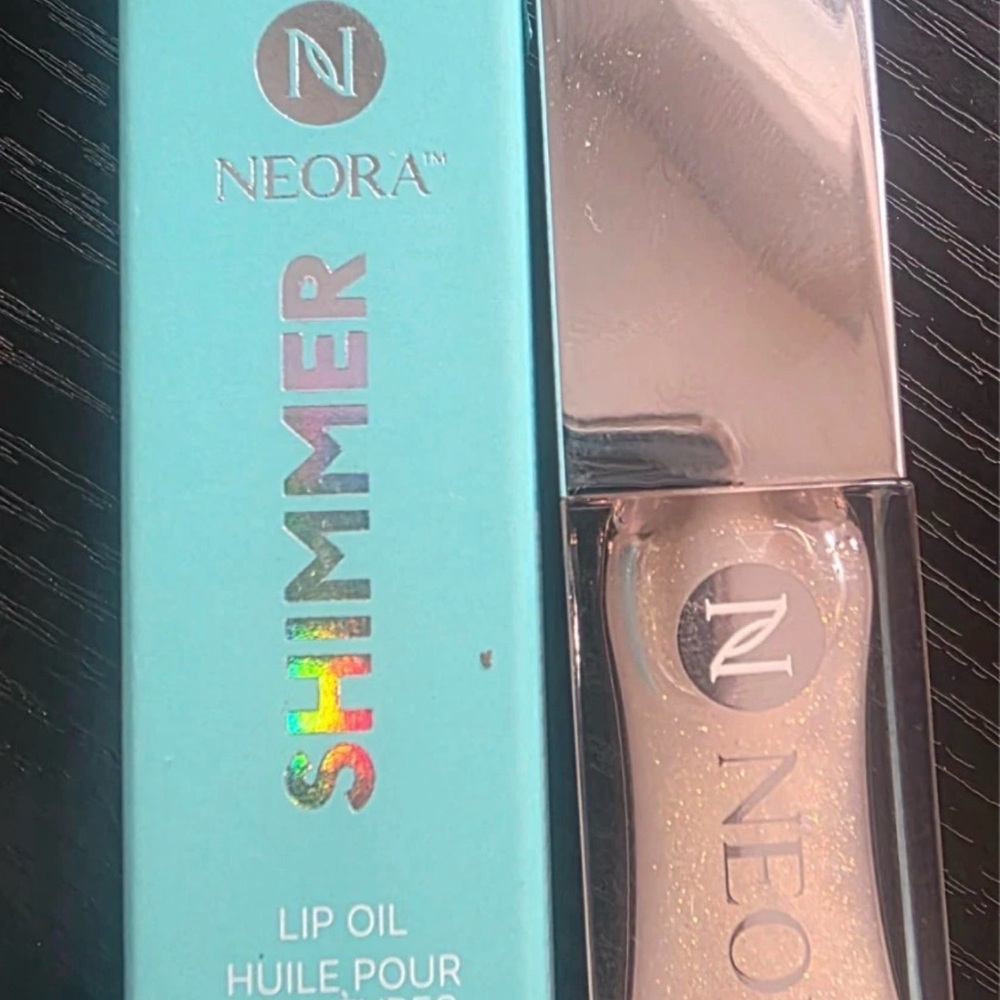 NEORA Shimmer Lip Oil - Silver